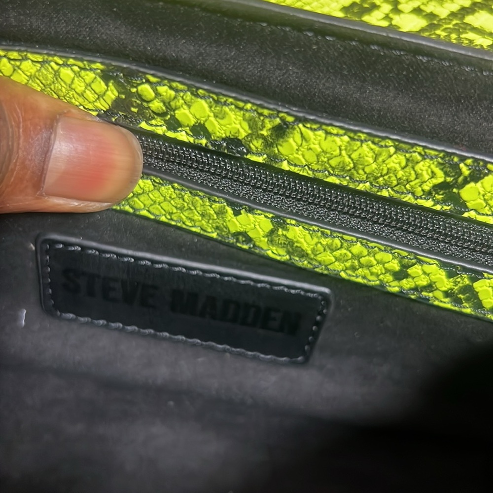 Lime green stud croc 🐊 print Steve Madden purse never used 🔥🔥new without🏷️ - Picture 7 of 8